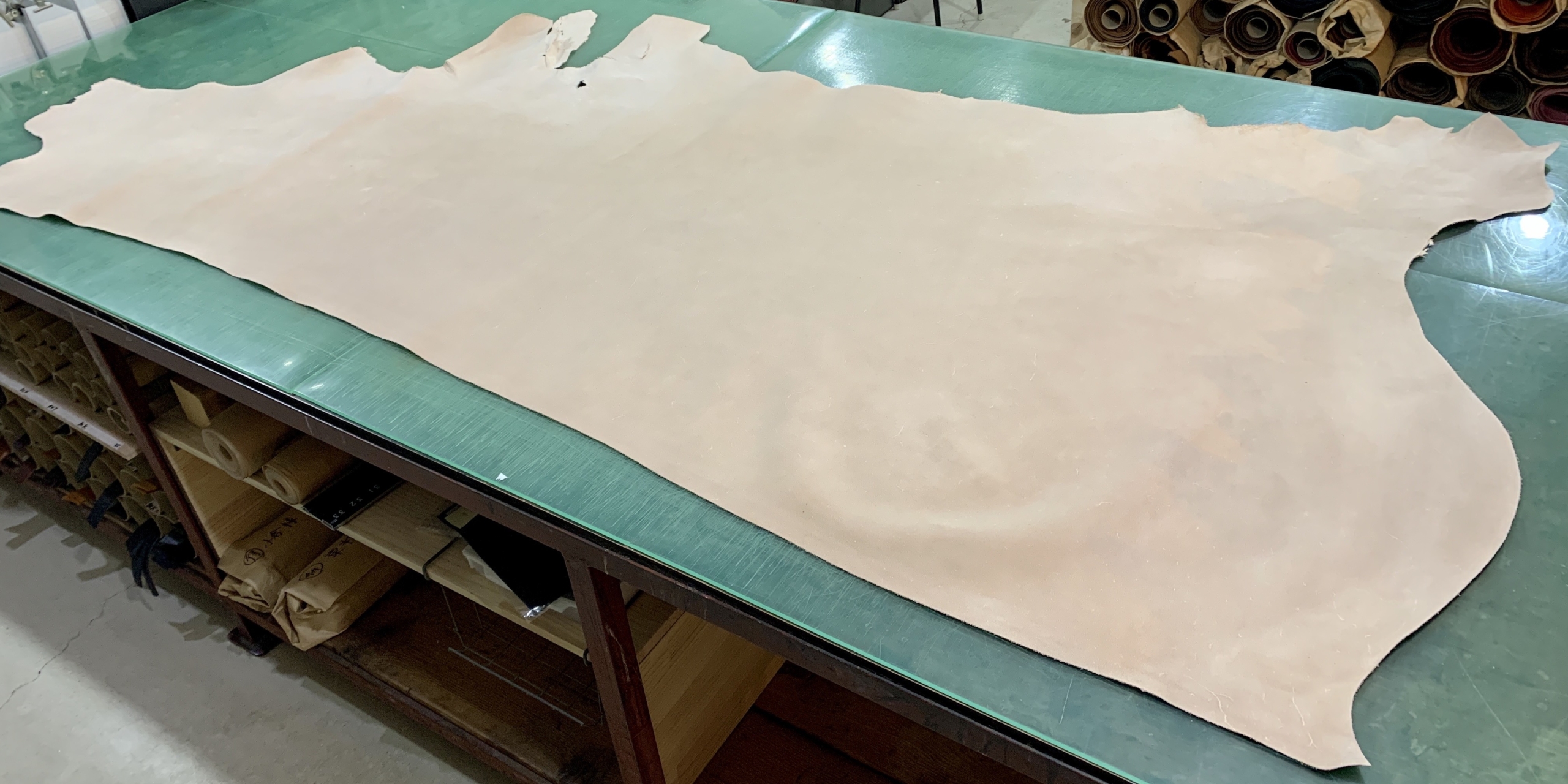 「床革(とこがわ)ってなに? どんな革?」を専門用語を交えて解説|ブログ|KAWAMURA LEATHER(カワムラレザー)
